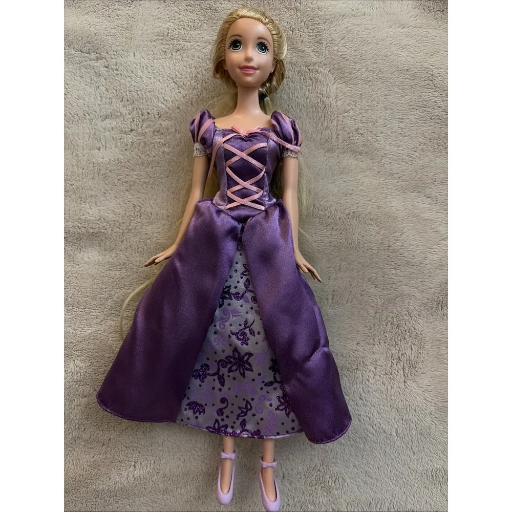 Disney Tangled Featuring Rapunzel Fashion Doll‎